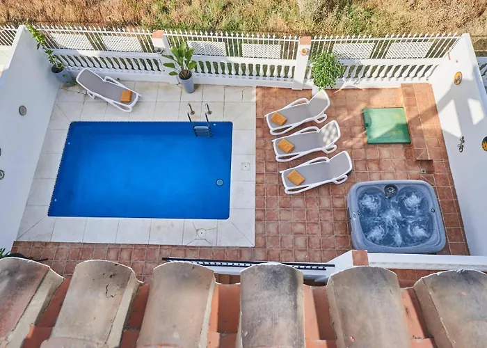 Pura - Private Jacuzzi & Heated Pool Дом отдыха *