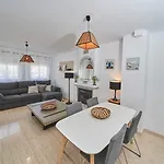 Pura - Private Jacuzzi & Heated Pool