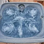 Pura - Private Jacuzzi & Heated Pool Hébergement de vacances *