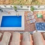 Pura - Private Jacuzzi & Heated Pool Hébergement de vacances *