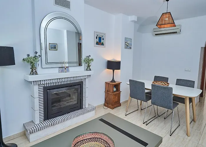 Pura - Private Jacuzzi & Heated Pool Holiday home *