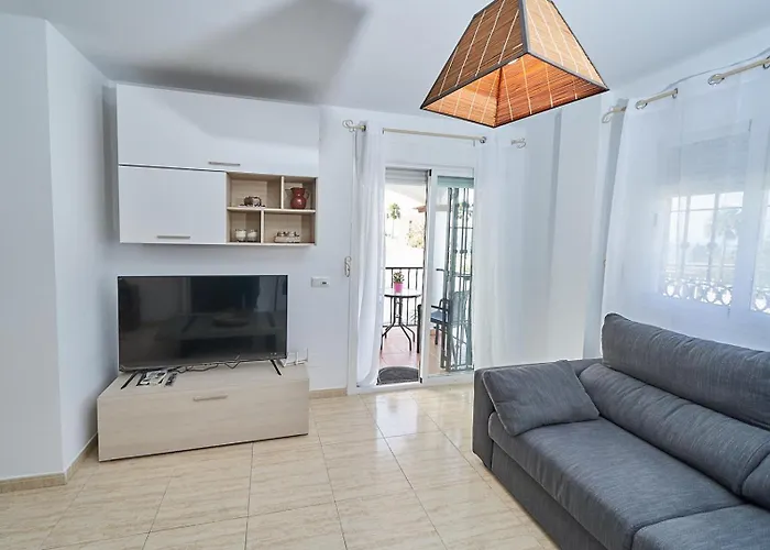 Pura - Private Jacuzzi & Heated Pool Holiday home *