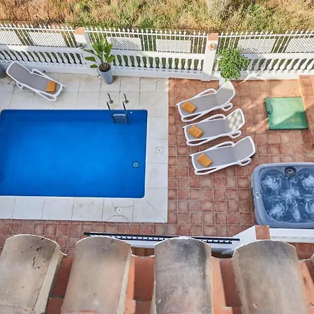 Pura - Private Jacuzzi & Heated Pool 度假居 *