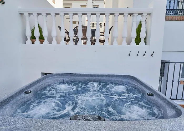 Pura - Private Jacuzzi & Heated Pool 펜션 *