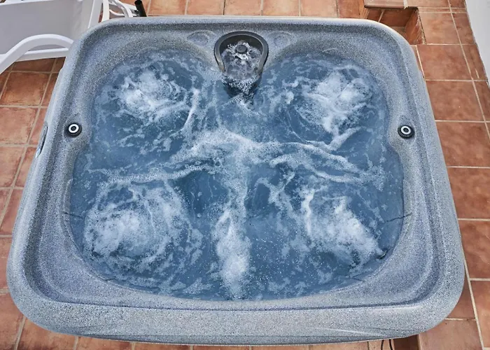 Pura - Private Jacuzzi & Heated Pool 펜션 *