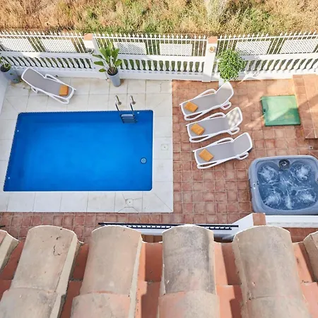 Pura - Private Jacuzzi & Heated Pool Дом отдыха *