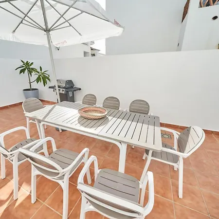 Pura - Private Jacuzzi & Heated Pool Нерха
