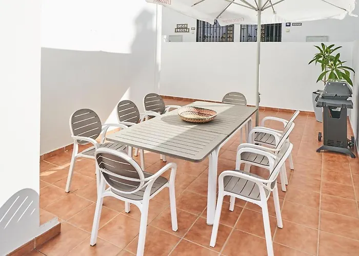 Holiday home Pura - Private Jacuzzi & Heated Pool