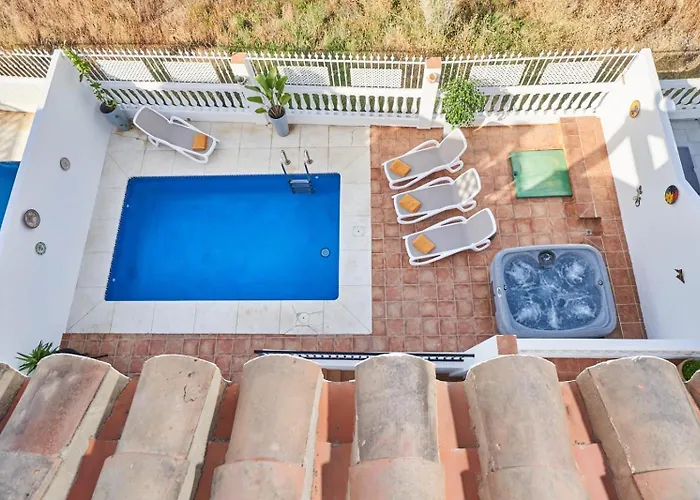 Pura - Private Jacuzzi & Heated Pool Holiday home *